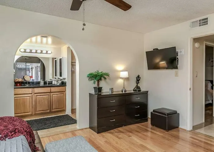 Larkspur - Lovely & Entertaining Hot Tub With Pool, Living!