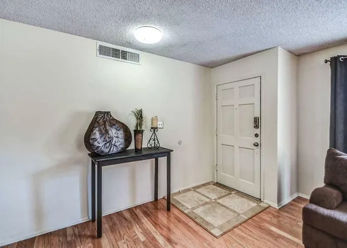 Larkspur - Lovely & Entertaining Hot Tub With Pool, Living! Holiday home Phoenix