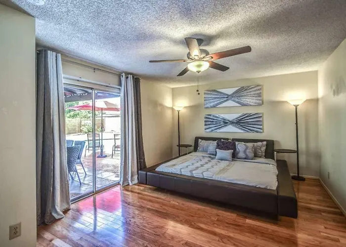Holiday home Larkspur - Lovely & Entertaining Hot Tub With Pool, Living! Phoenix