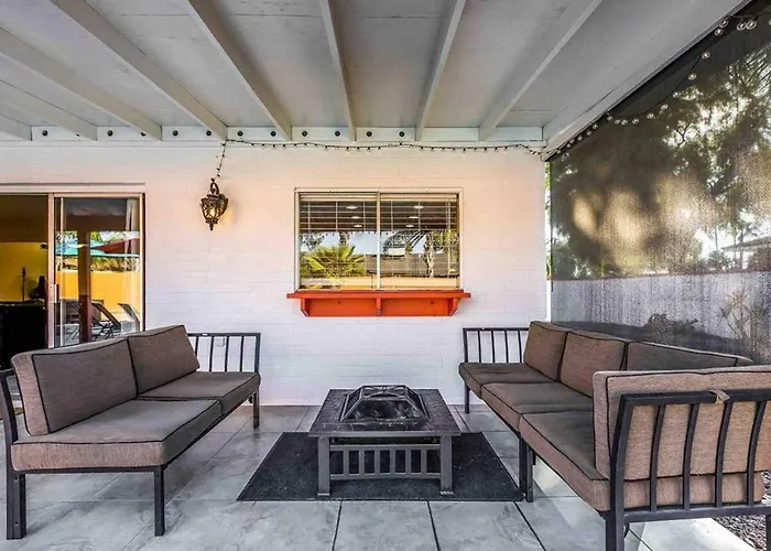 Holiday home Larkspur - Lovely & Entertaining Hot Tub With Pool, Living!