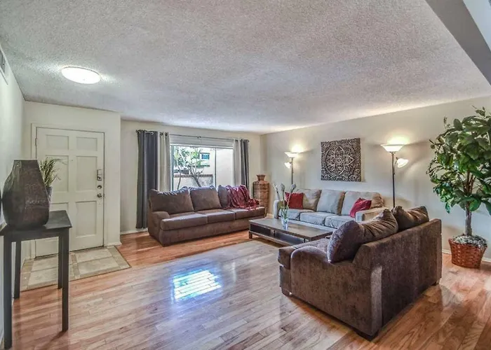 Larkspur - Lovely & Entertaining Hot Tub With Pool, Living! *