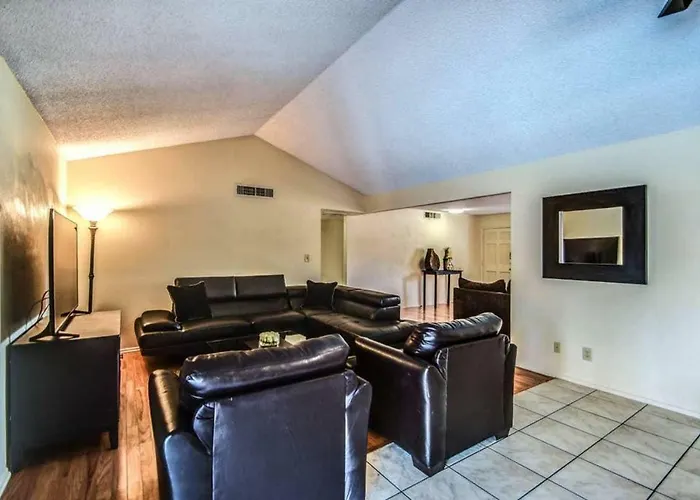 Larkspur - Lovely & Entertaining Hot Tub With Pool, Living!