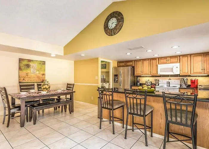 Larkspur - Lovely & Entertaining Hot Tub With Pool, Living! *
