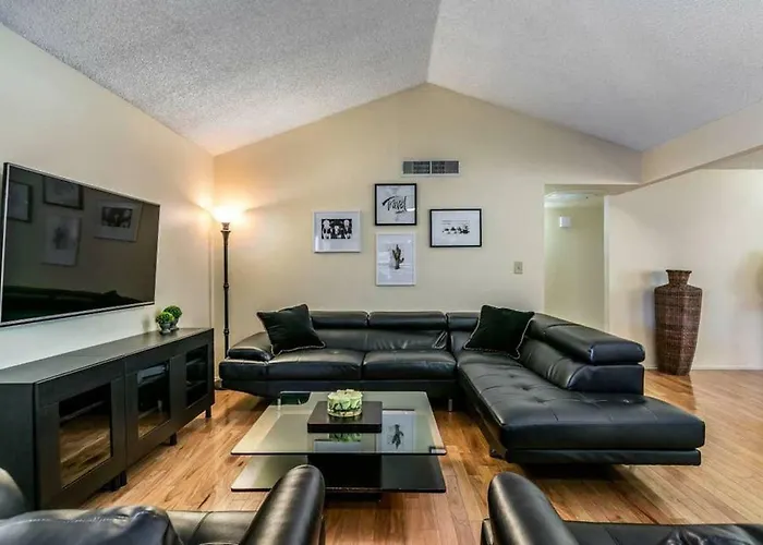 Larkspur - Lovely & Entertaining Hot Tub With Pool, Living! Holiday home Phoenix