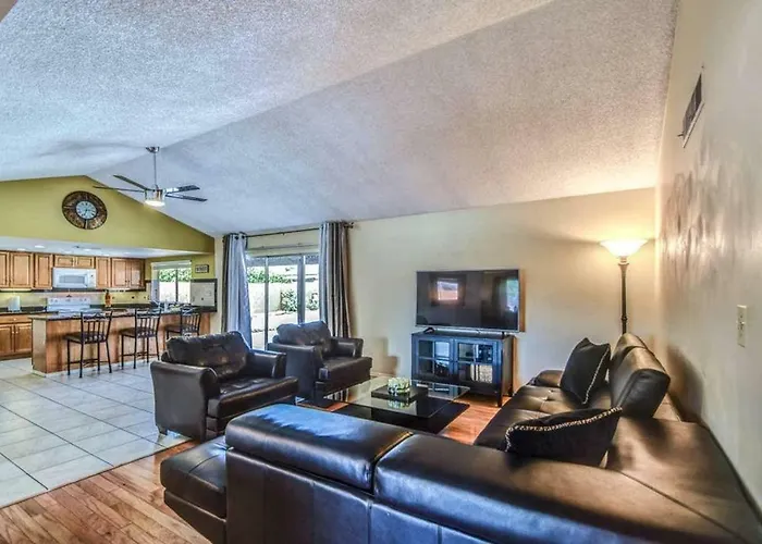 Holiday home Larkspur - Lovely & Entertaining Hot Tub With Pool, Living! *