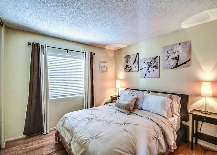 Larkspur - Lovely & Entertaining Hot Tub With Pool, Living! *