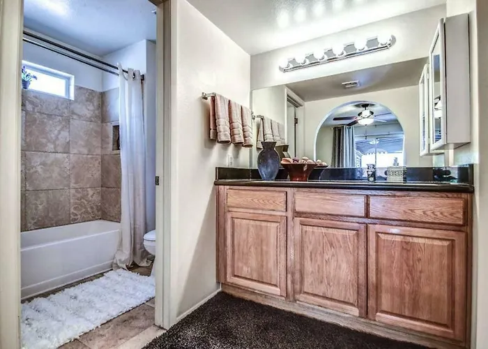 Larkspur - Lovely & Entertaining Hot Tub With Pool, Living!