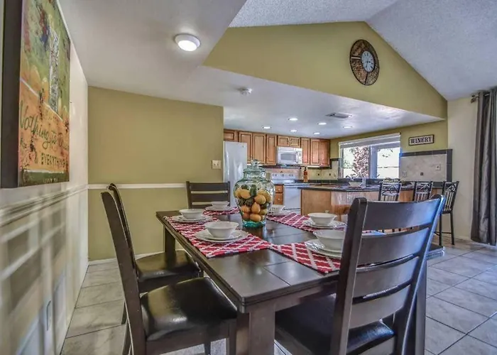 Larkspur - Lovely & Entertaining Hot Tub With Pool, Living!