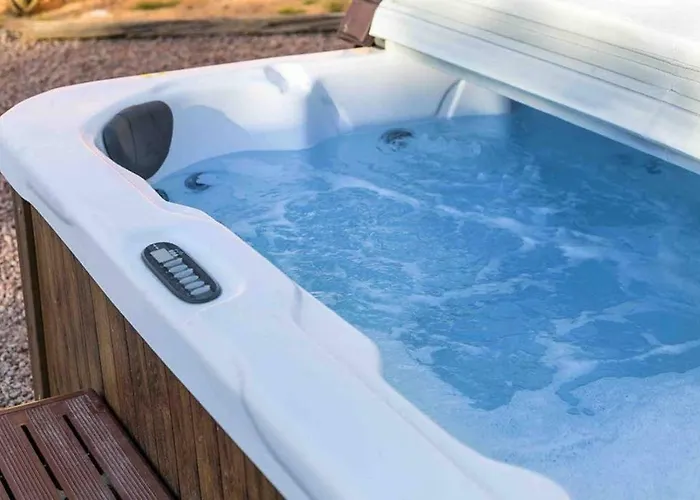 Larkspur - Lovely & Entertaining Hot Tub With Pool, Living! Holiday home Phoenix
