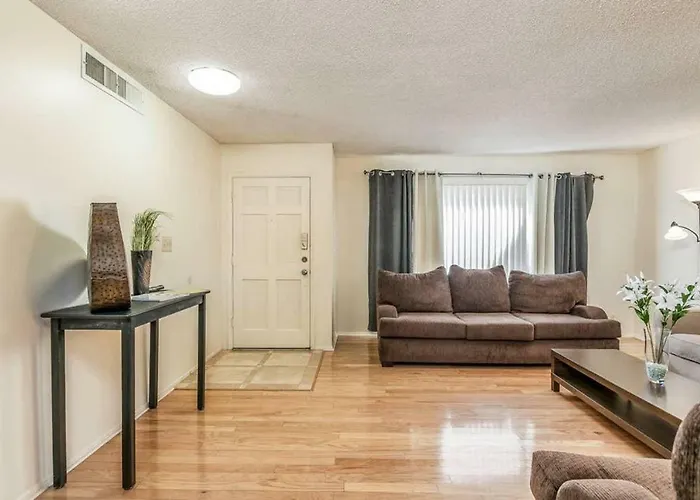 Larkspur - Lovely & Entertaining Hot Tub With Pool, Living! Holiday home Phoenix