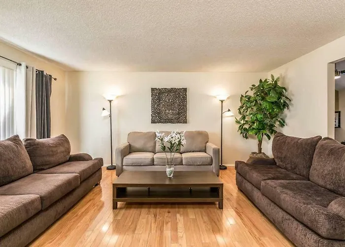 Holiday home Larkspur - Lovely & Entertaining Hot Tub With Pool, Living!