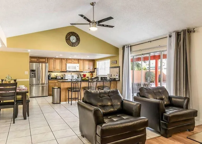 Holiday home Larkspur - Lovely & Entertaining Hot Tub With Pool, Living!