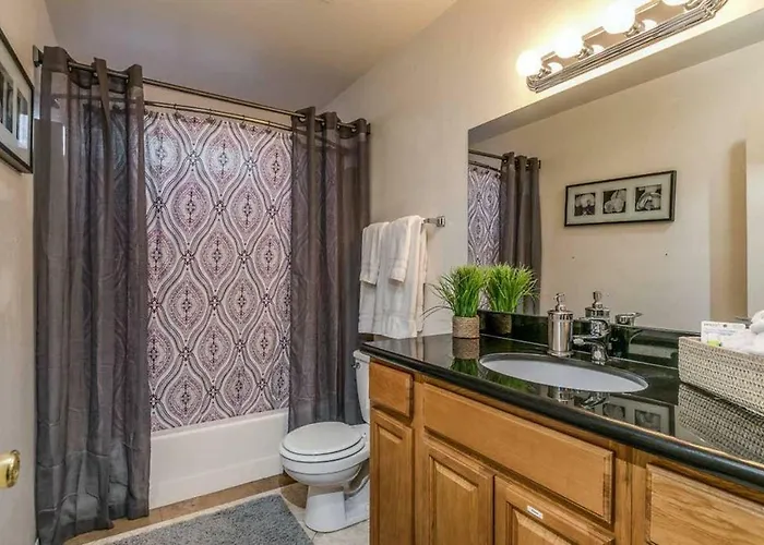 Larkspur - Lovely & Entertaining Hot Tub With Pool, Living! Holiday home *